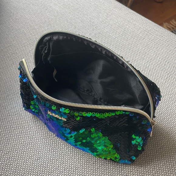 Bebe sequins makeup bag - Picture 3 of 4